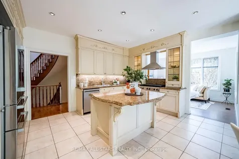 41 Deepwood Crescent Toronto ON M3C 1N7