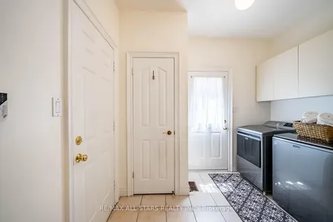 41 Deepwood Crescent Toronto ON M3C 1N7