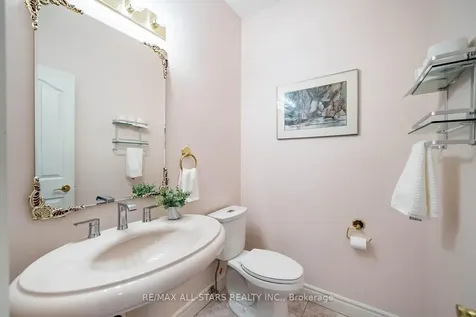 41 Deepwood Crescent Toronto ON M3C 1N7