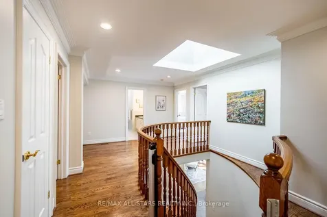 41 Deepwood Crescent Toronto ON M3C 1N7