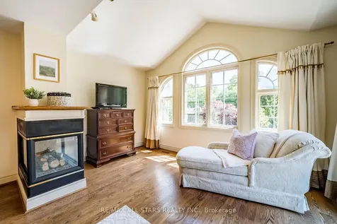 41 Deepwood Crescent Toronto ON M3C 1N7