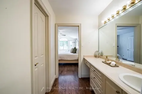 41 Deepwood Crescent Toronto ON M3C 1N7