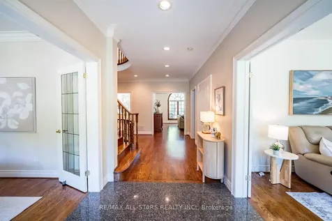 41 Deepwood Crescent Toronto ON M3C 1N7