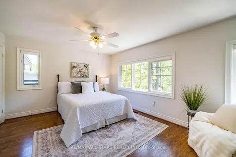 41 Deepwood Crescent Toronto ON M3C 1N7