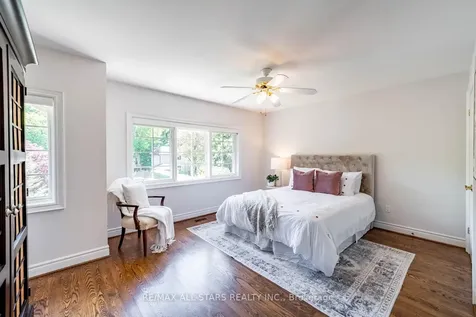 41 Deepwood Crescent Toronto ON M3C 1N7