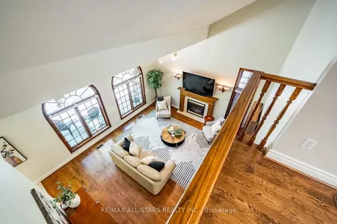 41 Deepwood Crescent Toronto ON M3C 1N7