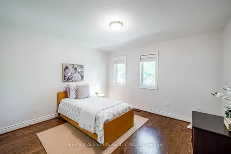 41 Deepwood Crescent Toronto ON M3C 1N7