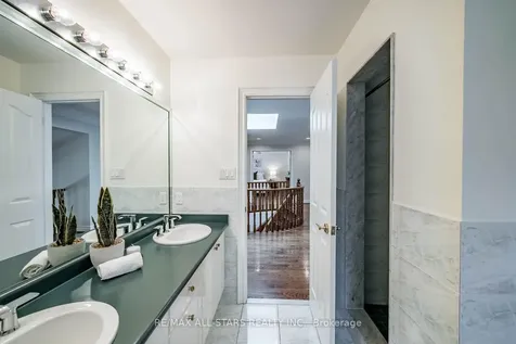 41 Deepwood Crescent Toronto ON M3C 1N7