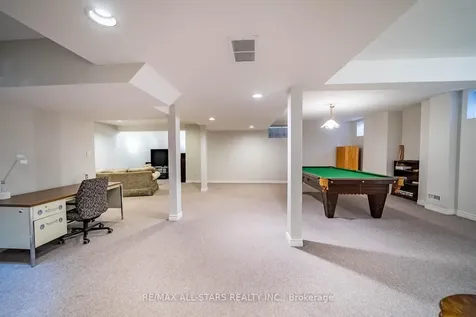 41 Deepwood Crescent Toronto ON M3C 1N7