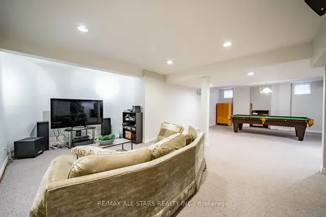 41 Deepwood Crescent Toronto ON M3C 1N7