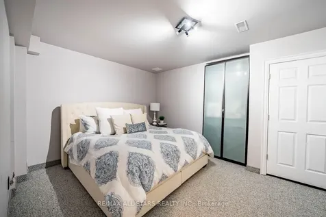 41 Deepwood Crescent Toronto ON M3C 1N7