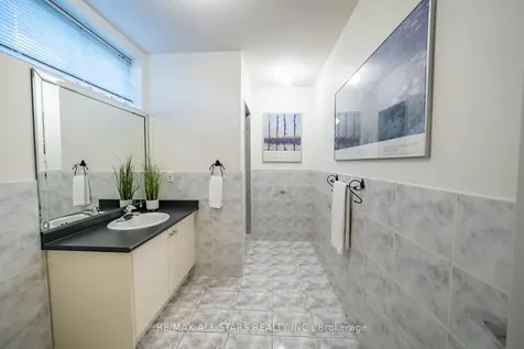 41 Deepwood Crescent Toronto ON M3C 1N7
