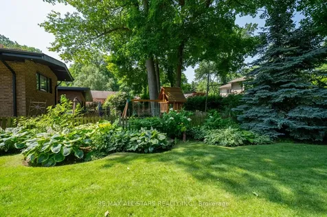 41 Deepwood Crescent Toronto ON M3C 1N7