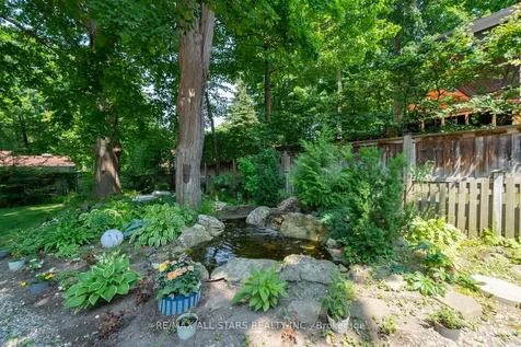 41 Deepwood Crescent Toronto ON M3C 1N7
