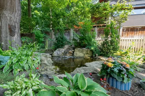 41 Deepwood Crescent Toronto ON M3C 1N7