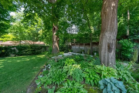 41 Deepwood Crescent Toronto ON M3C 1N7