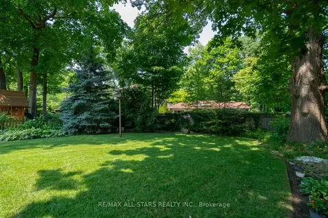 41 Deepwood Crescent Toronto ON M3C 1N7