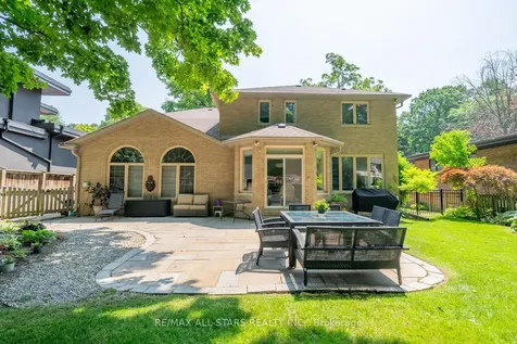 41 Deepwood Crescent Toronto ON M3C 1N7
