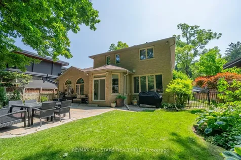 41 Deepwood Crescent Toronto ON M3C 1N7