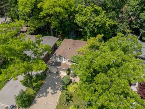 41 Deepwood Crescent Toronto ON M3C 1N7