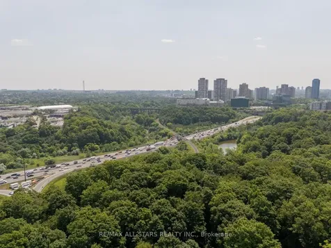 41 Deepwood Crescent Toronto ON M3C 1N7