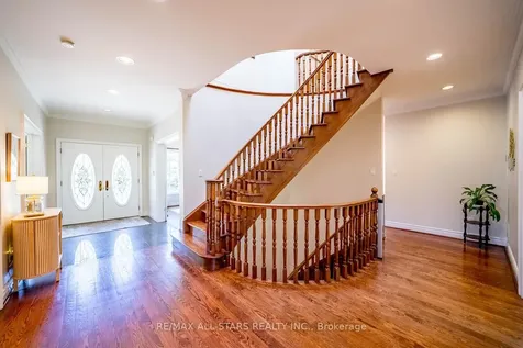 41 Deepwood Crescent Toronto ON M3C 1N7