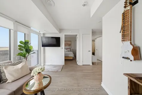 38 Monte Kwinter Court Toronto ON M3H 0E2
