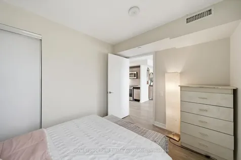 38 Monte Kwinter Court Toronto ON M3H 0E2