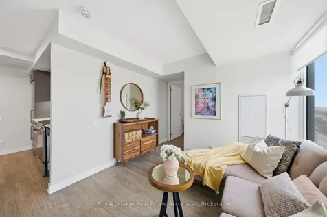38 Monte Kwinter Court Toronto ON M3H 0E2