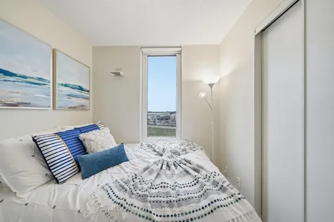 38 Monte Kwinter Court Toronto ON M3H 0E2