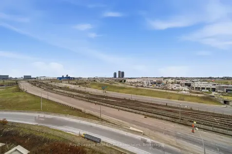 38 Monte Kwinter Court Toronto ON M3H 0E2