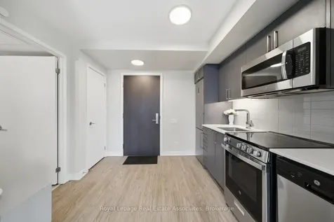 38 Monte Kwinter Court Toronto ON M3H 0E2