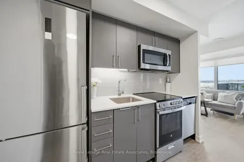 38 Monte Kwinter Court Toronto ON M3H 0E2
