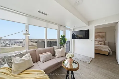 38 Monte Kwinter Court Toronto ON M3H 0E2