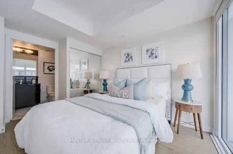 85 Wood Street Toronto ON M4Y 0E8