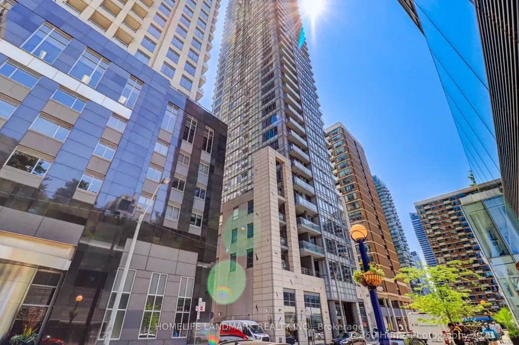 21 Balmuto Street Toronto ON M4Y 1W4