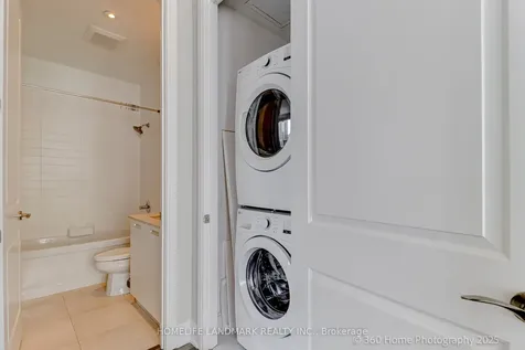 21 Balmuto Street Toronto ON M4Y 1W4