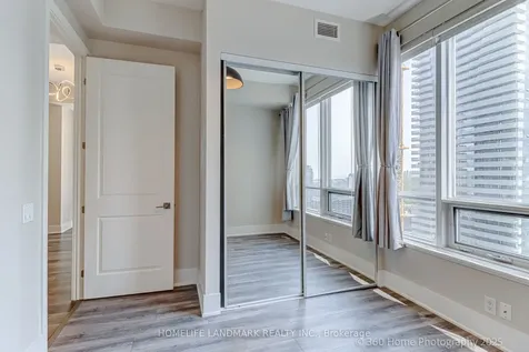 21 Balmuto Street Toronto ON M4Y 1W4