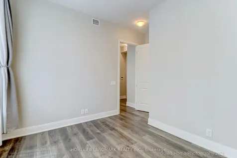 21 Balmuto Street Toronto ON M4Y 1W4