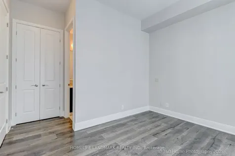 21 Balmuto Street Toronto ON M4Y 1W4