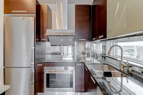 21 Balmuto Street Toronto ON M4Y 1W4