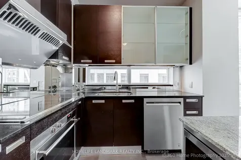 21 Balmuto Street Toronto ON M4Y 1W4