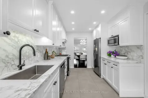 136 Bedford Park Avenue Toronto ON M5M 1J1