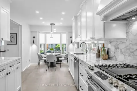 136 Bedford Park Avenue Toronto ON M5M 1J1