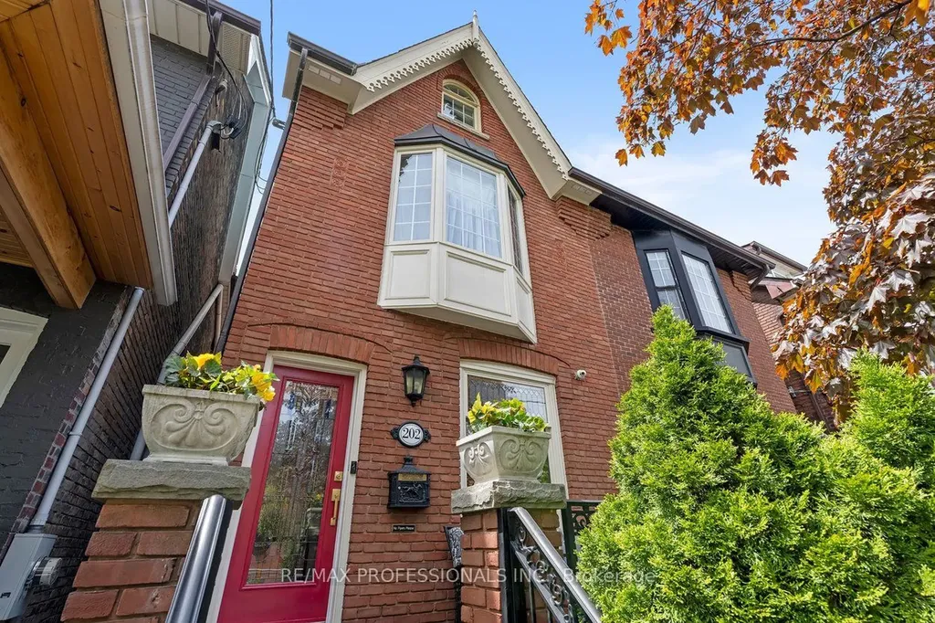 202 St Helen's Avenue Toronto ON M6H 4A1