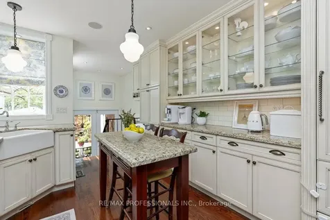 202 St Helen's Avenue Toronto ON M6H 4A1