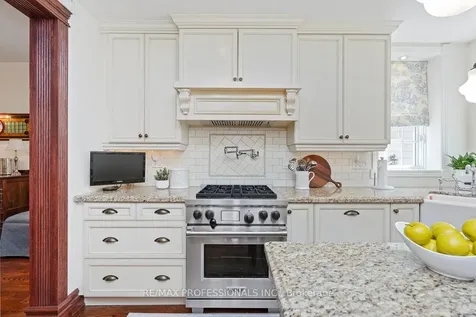 202 St Helen's Avenue Toronto ON M6H 4A1