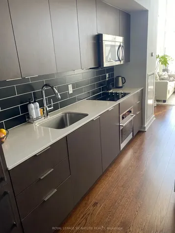 5 Hanna Avenue Toronto ON M6K 0B3