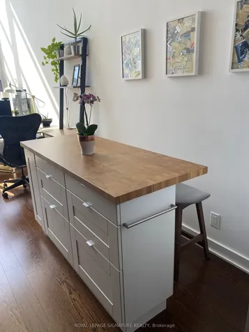 5 Hanna Avenue Toronto ON M6K 0B3