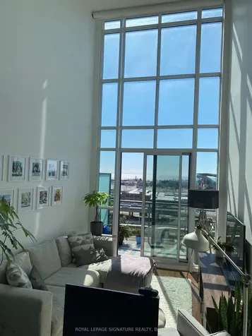 5 Hanna Avenue Toronto ON M6K 0B3